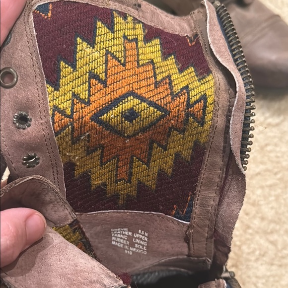 Women’s Steve Madden Brown Military Boots with Patterned Interior - size 8.5 - Picture 3 of 6